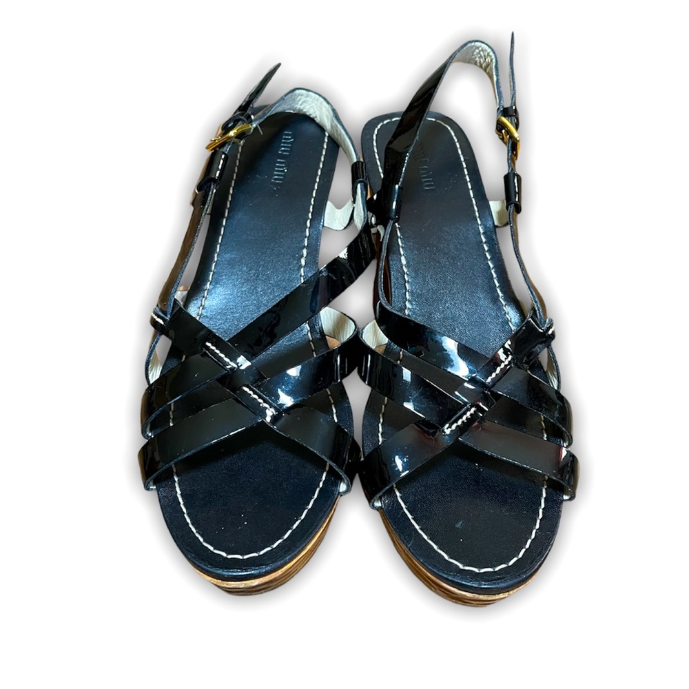 Designer miu miu Wedge Sandals- AU 41, US 10
Textured wood on heel
Made in Italy